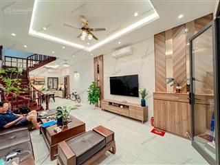 Bán nhà cầu giấy 45m2  chỉ 8,5 tỷ. ngõ ô tô, nhà mới + lô góc, tặng full nội thất