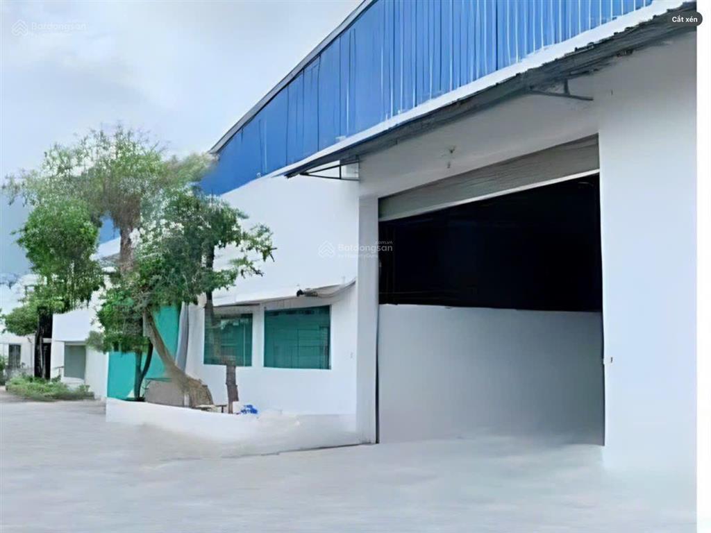 Cho thuê kho xưởng mặt tiền hưng long. bình chánh dt 1900m2 có nhà vp 300m2  0909 913 ***