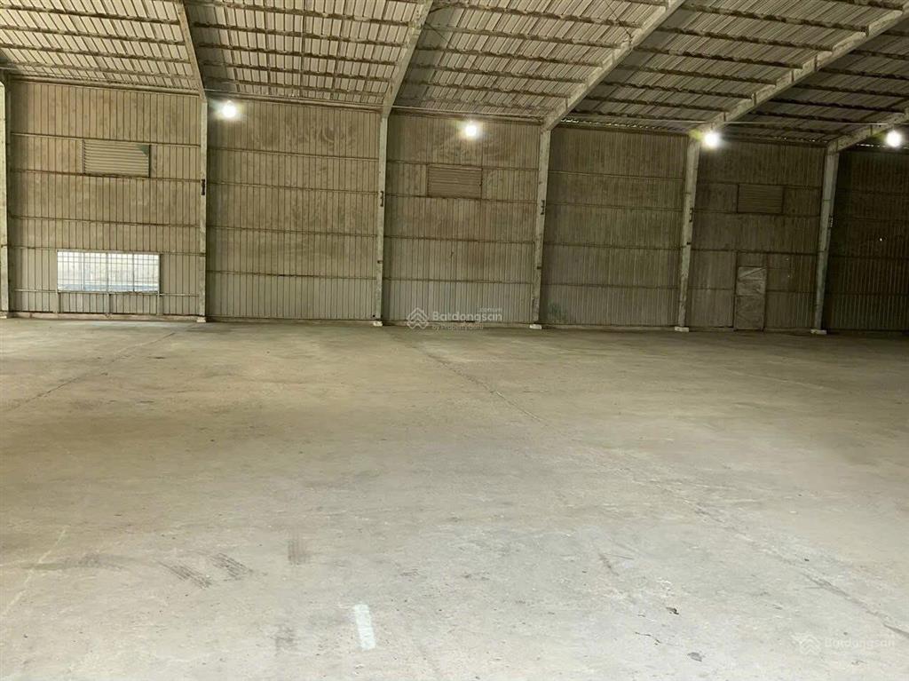 Cho thuê kho xưởng mặt tiền hưng long. bình chánh dt 1900m2 có nhà vp 300m2  0909 913 ***