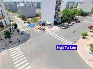 Tôi kẹt tiền. nên bán gấp lô đất 140m2. gần ngay chợ đại phước. thổ cư 100%. shr. giá chỉ 1,95 tỷ