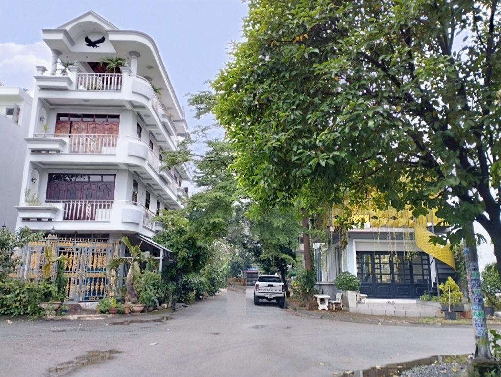 Bán đất KDC Nam Long, Quận 9 DT 200m2, giá 72tr/m2, biệt thự 1triệt 1.5 lầu