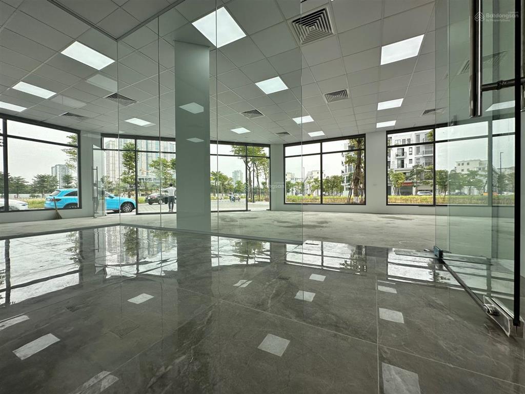 Tôi cần cho thuê sàn văn phòng thông sàn 150m2 giá chỉ từ 21 triệu, full nội thất
