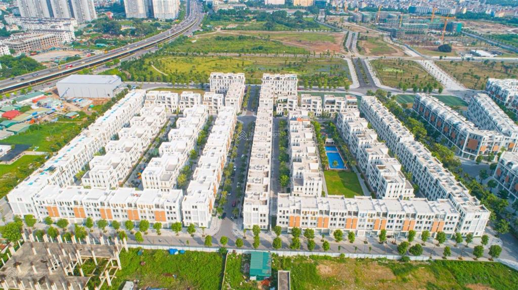 Tôi cần cho thuê sàn văn phòng thông sàn 150m2 giá chỉ từ 21 triệu, full nội thất