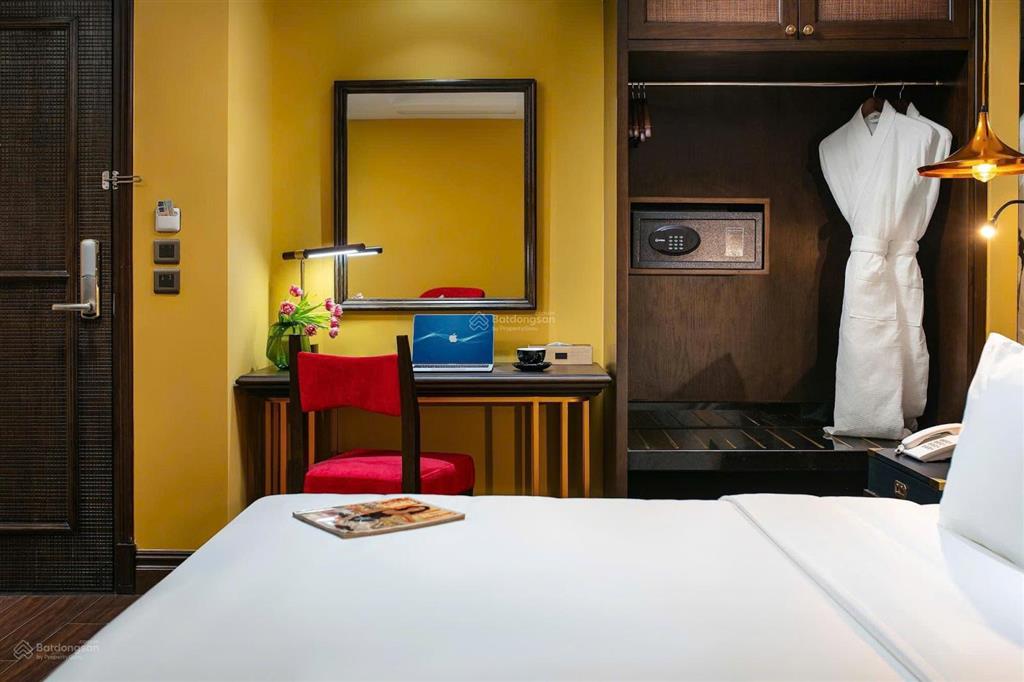 Siêu vip khách sạn cầu giấy tiêu chuẩn 4* 70 phòng  mặt tiền 22m  dt 450m2  xd 8 tầng + 1h
