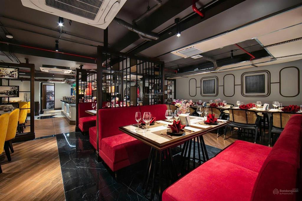 Siêu vip khách sạn cầu giấy tiêu chuẩn 4* 70 phòng  mặt tiền 22m  dt 450m2  xd 8 tầng + 1h