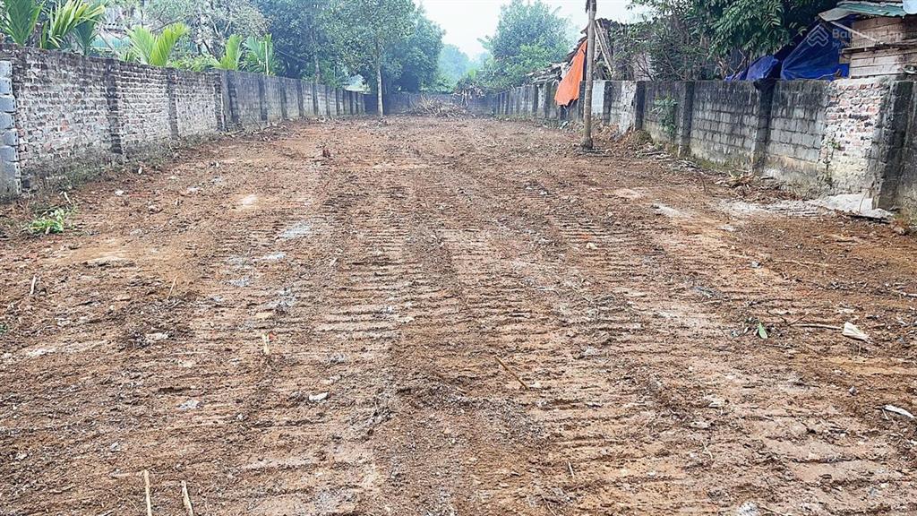 Cần bán 500m2 đất ở 160m2 mặt đường liên xã cư yên, lương sơn, hòa bình