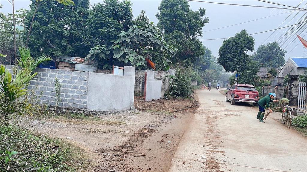 Cần bán 500m2 đất ở 160m2 mặt đường liên xã cư yên, lương sơn, hòa bình