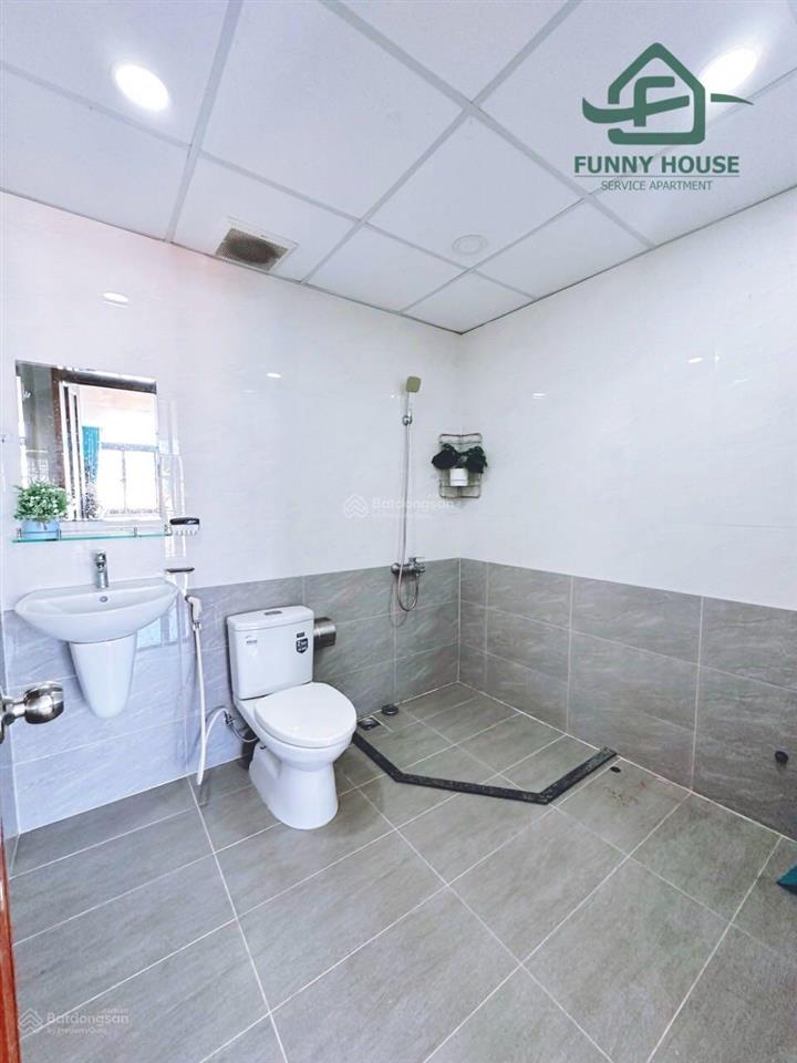 Phòng ban công cửa sổ bao thoáng mát  máy giặt riêng  gần công viên