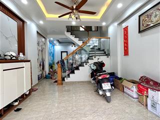 Nhà 4 tầng, xây độc lập, 2 tỷ 550, sạch đẹp về ở luôn ngay bưu điện vạn mỹ