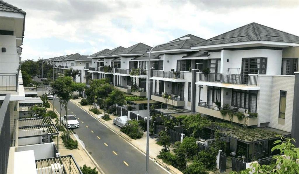 Chính chủ bán gấp nhà lavila nhà bè 5.5x17.6m giá 10.5 tỷ, nội thất mới đẹp 100% dọn vào ở ngay