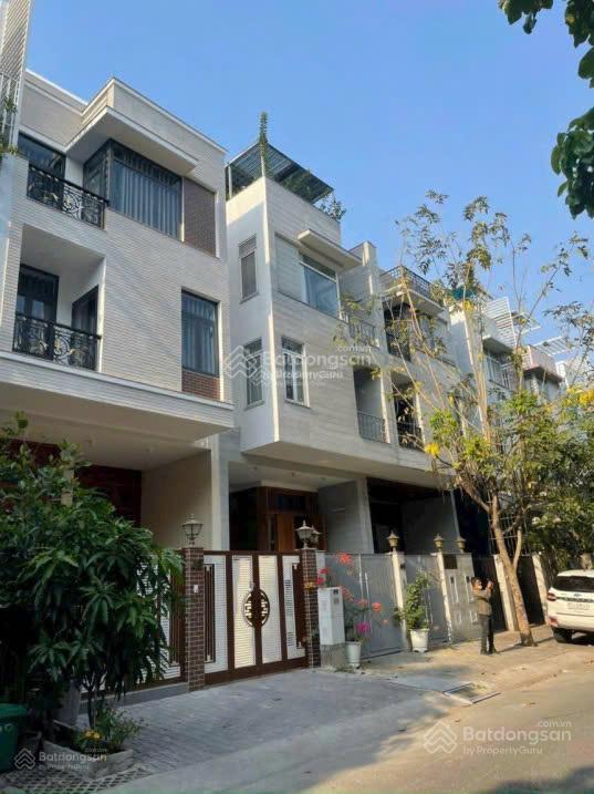 Cần tiền bán nhà phố phú mỹ vạn phát hưng quận 7, 6x21m giá 18 tỷ full nội thất mới   0933 906 ***