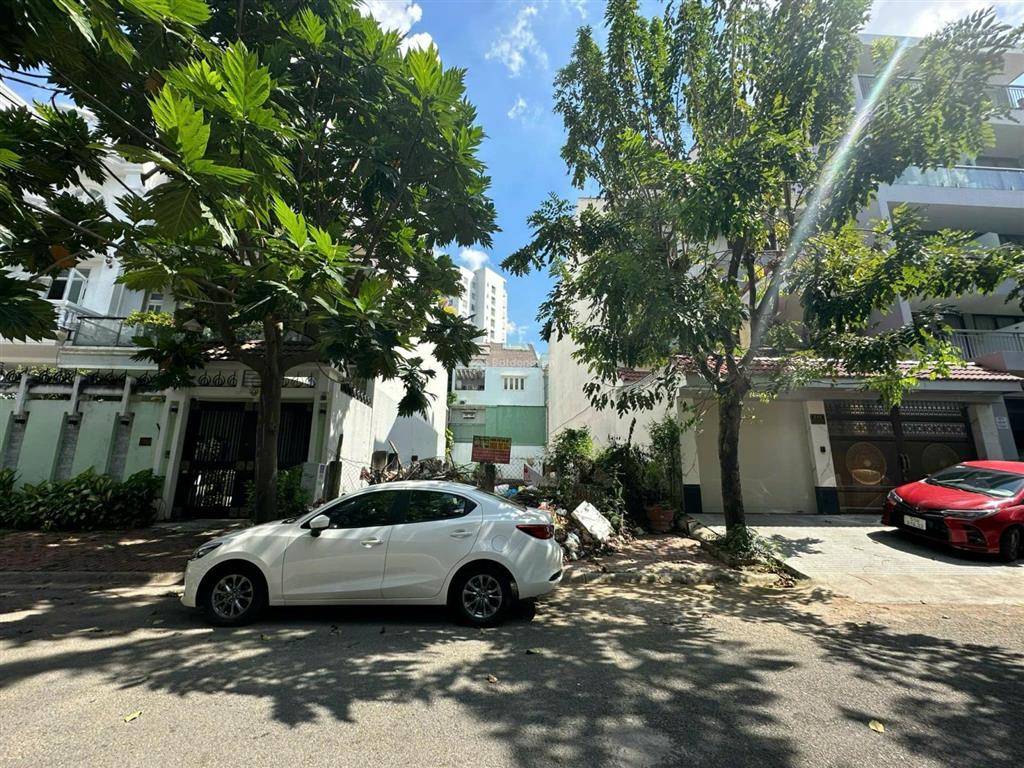 Tôi là chủ nhà cần bán nhà phố khu nam long quận 7  dt 5x24m, 1 trệt 2 lầu + st giá chỉ 17 tỷ
