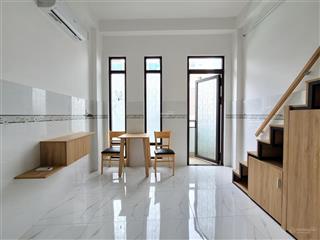 Cho thuê căn hộ duplex bancol nội thất gỗ cao cấp ngay etown cộng hoà