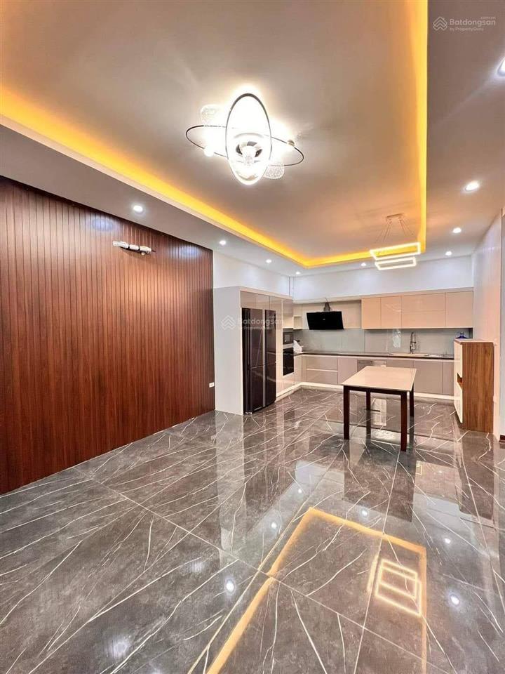 Giá 345tr/m2! nguyễn chí thanh phân lô ôtô tránh dừng đỗ vỉa hè cách phố 30m, 50m2*6t kddt 1 tỷ/năm