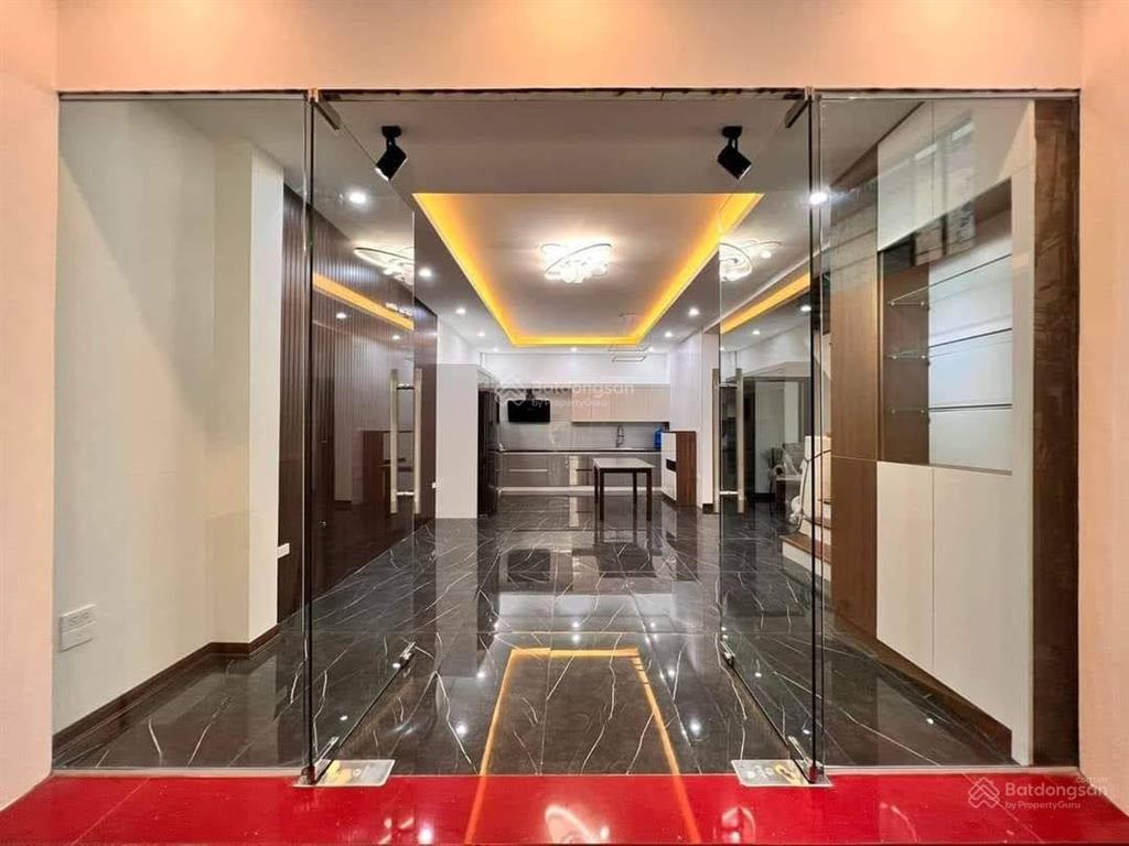 Giá 345tr/m2! nguyễn chí thanh phân lô ôtô tránh dừng đỗ vỉa hè cách phố 30m, 50m2*6t kddt 1 tỷ/năm