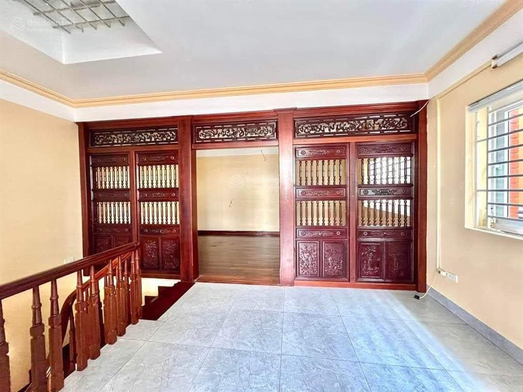 Giá 345tr/m2! nguyễn chí thanh phân lô ôtô tránh dừng đỗ vỉa hè cách phố 30m, 50m2*6t kddt 1 tỷ/năm