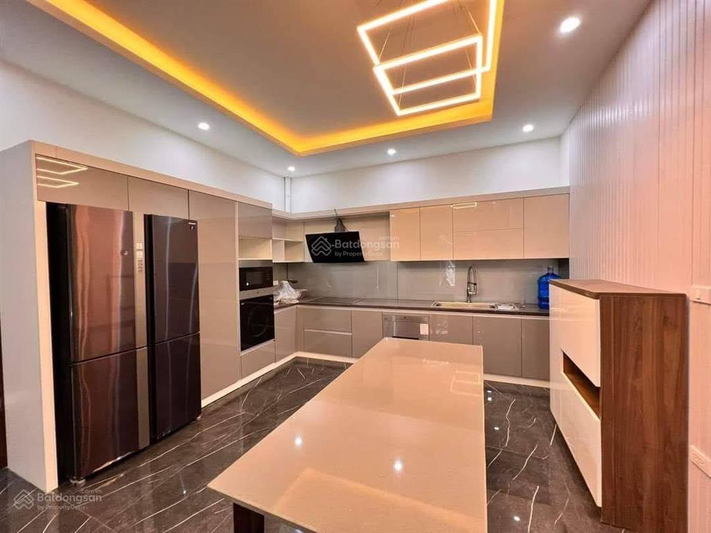 Giá 345tr/m2! nguyễn chí thanh phân lô ôtô tránh dừng đỗ vỉa hè cách phố 30m, 50m2*6t kddt 1 tỷ/năm