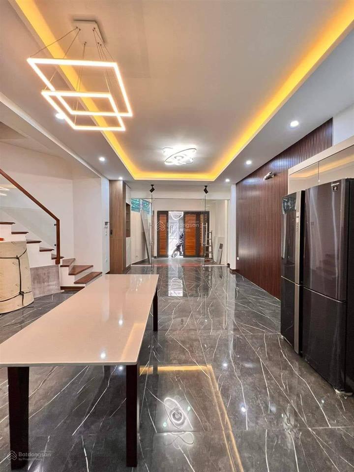 Giá 345tr/m2! nguyễn chí thanh phân lô ôtô tránh dừng đỗ vỉa hè cách phố 30m, 50m2*6t kddt 1 tỷ/năm
