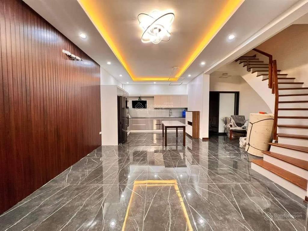 Giá 345tr/m2! nguyễn chí thanh phân lô ôtô tránh dừng đỗ vỉa hè cách phố 30m, 50m2*6t kddt 1 tỷ/năm