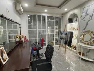 Đỉnh cao kinh doanh, bán nhà lô góc mặt chợ, ô tô tránh, 62m2 nhỉnh 15 tỷ lạc long quân, giá rẻ.