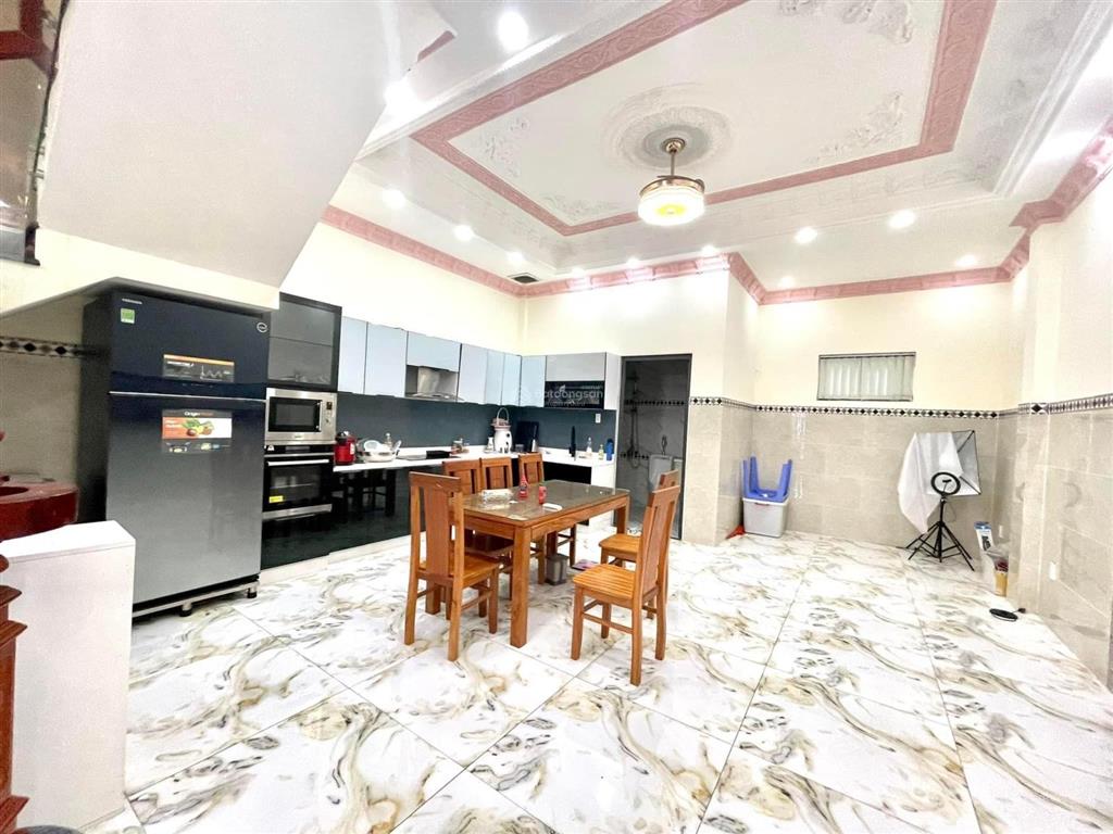 Cần bán gấp căn nhà đẹp nhất mặt tiền đường nguyễn văn quỳ dt 6x16m giá thấp hơn ngân hàng cho vay