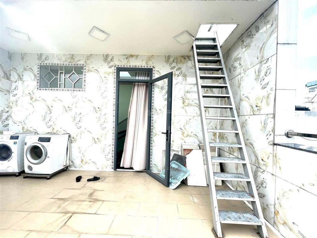 Cần bán gấp căn nhà đẹp nhất mặt tiền đường nguyễn văn quỳ dt 6x16m giá thấp hơn ngân hàng cho vay