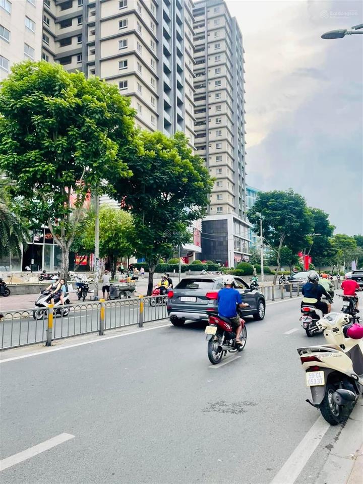 Cần bán gấp nhà đất 628m2 mt nguyễn thị thập, p. tân quy, giá 109tr/m2 vị trí cực đẹp để kinh doanh