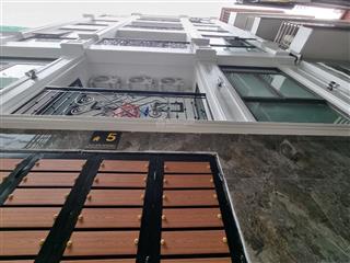 Tòa căn hộ dịch vụ cao cấp  mặt tiền bề thế  cách phố 30m  6 tầng thang máy xịn xò