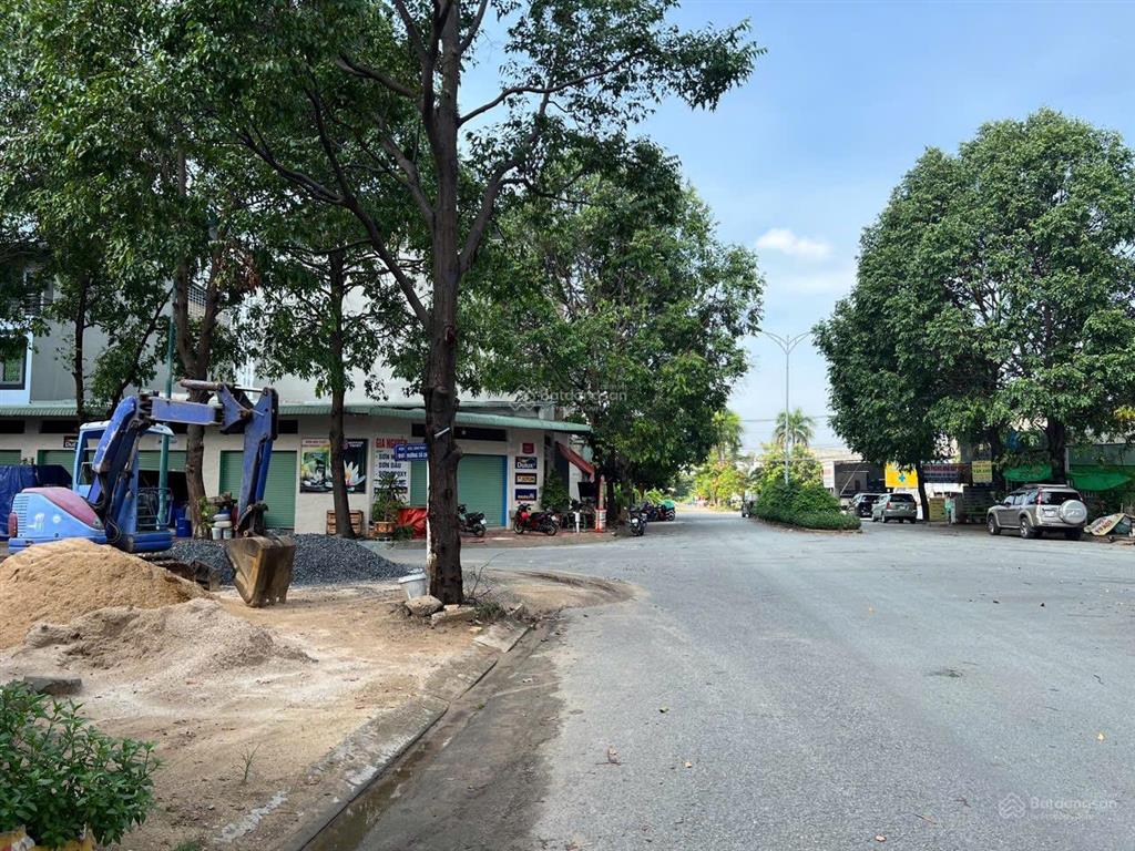 Cần bán lô góc 2mt 150m2 mặt tiền 22m đang cho thuê 10tr/tháng thông thẳng ql13 đường nhựa