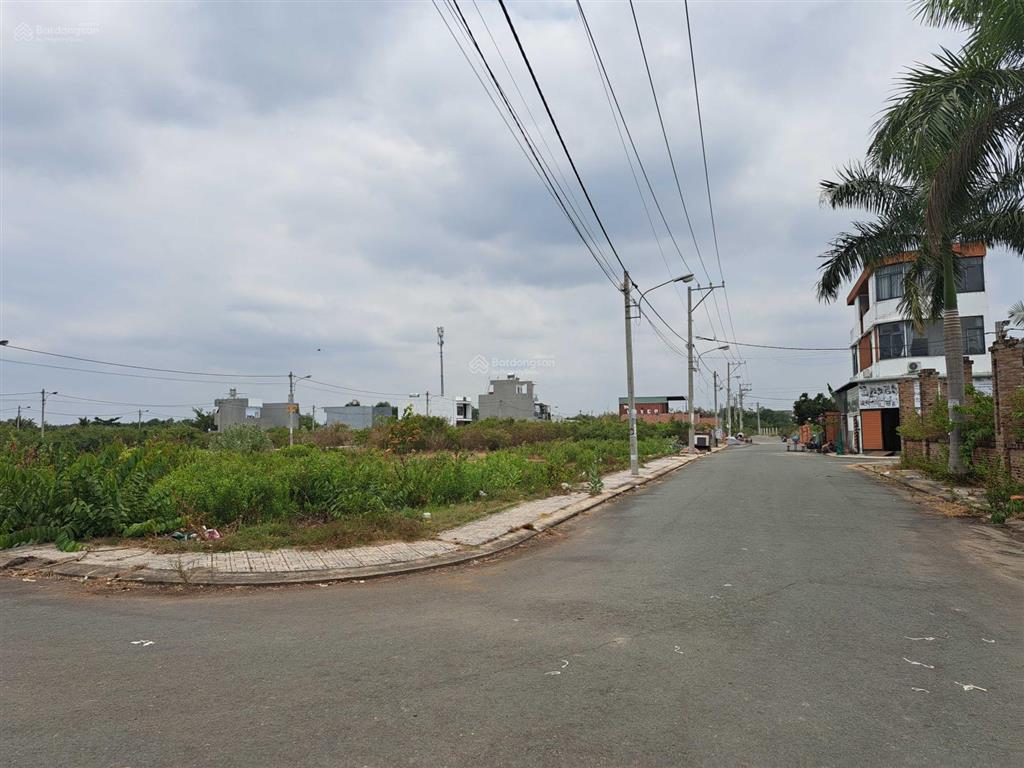 Kẹt tiền cần bán gấp lô đất sạch đẹp gần chợ long phước, tp thủ đức. dt 52m2, giá chỉ 1.95 tỷ