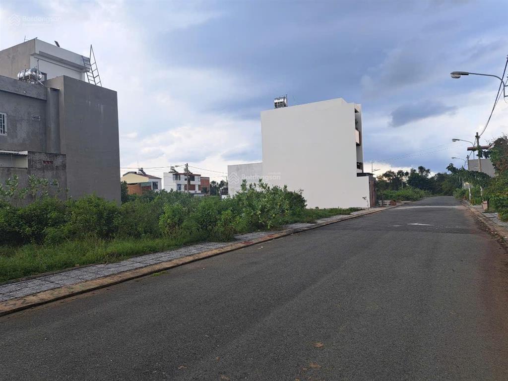 Cần bán lô đất đường số 8 long phước, hàng xóm vinhomes, sổ hồng riêng, mọi tiện ích đầy đủ