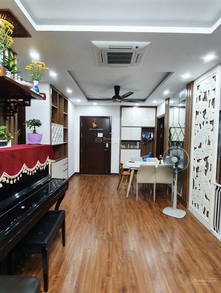 Vợ chồng mình cần bán căn hộ 70m2  giá mình đưa ra để bán 5,9 tỷ, nhà đang ở tạị chung cư thái hà