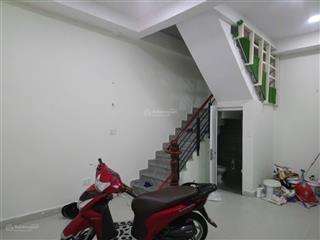 Nhà nguyên căn cmt8 h3g 6x5m trệt 2 lầu st 2pn 3wc  13tr tl 0339 668 *** xem nhà ngay