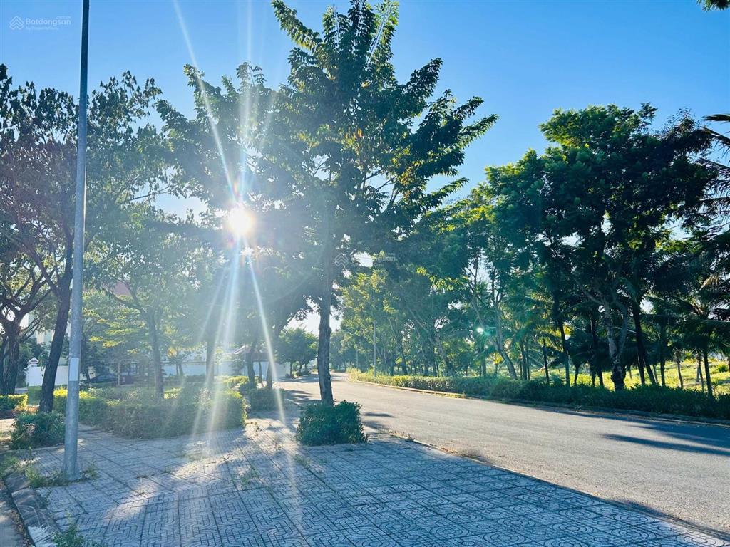 Chỉ 25 tr/m2 cho lô đất vip đường 17m, ngay gần làng đh và fpt city