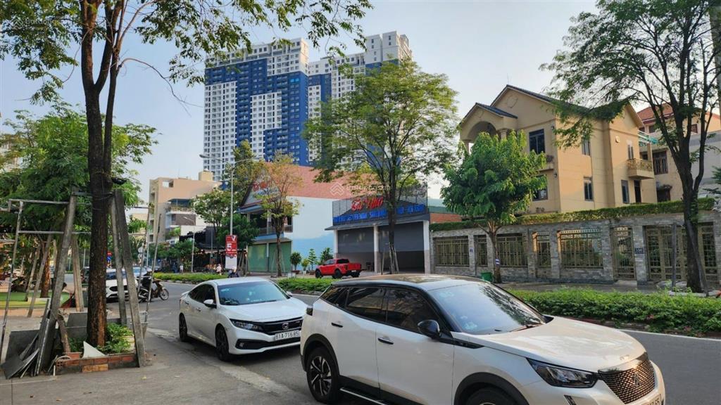 Bán khách sạn 10 tầng hoàn chỉnh tại chánh nghĩa thủ dầu một kèm đất 15x20m, 300m2 thổ cư 100%