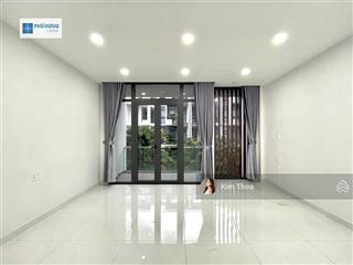 Văn phòng 35m2  vạn phúc city, có ban công, wc riêng, thang máy, máy lạnh, hầm xe. giá chỉ 6 triệu