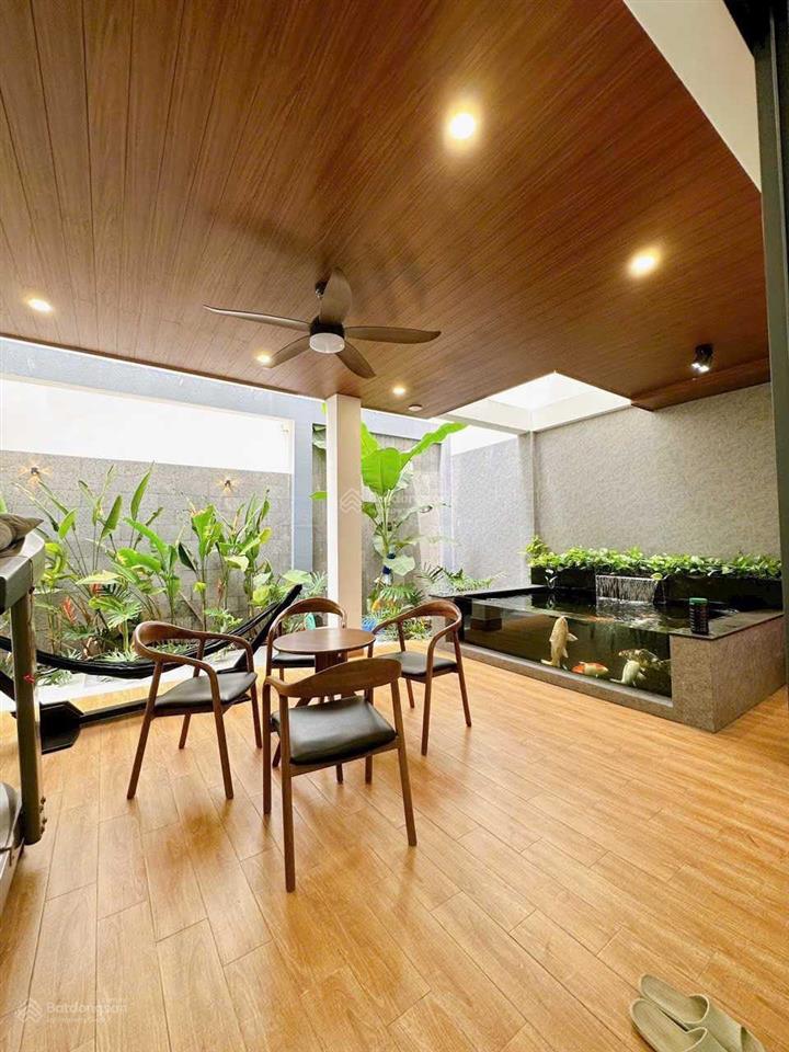 Chủ cần bán gấp biệt thự kdc sadeco ven sông tân phong quận 7  dt 7x18m giá 20 tỷ  giá tốt