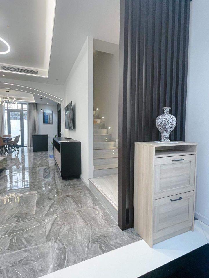 Bán Lavila Kiến Á, 3 tầng, DT 5.5x17.5, Nhà decor full nội thất cao cấp, 4pn,5wc, 13ty