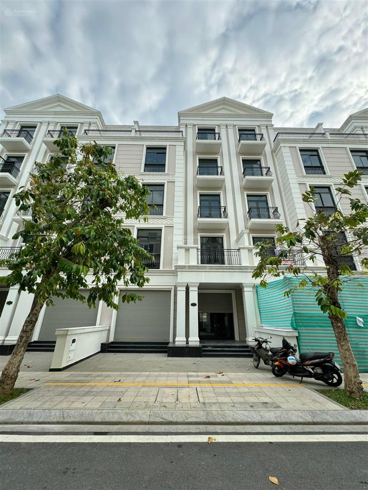 Chính chủ kẹt bán gấp nhà phố manhattan glory 144m2 ngang 8m rẻ nhất chỉ 22 tỷ.  0912 381 ***