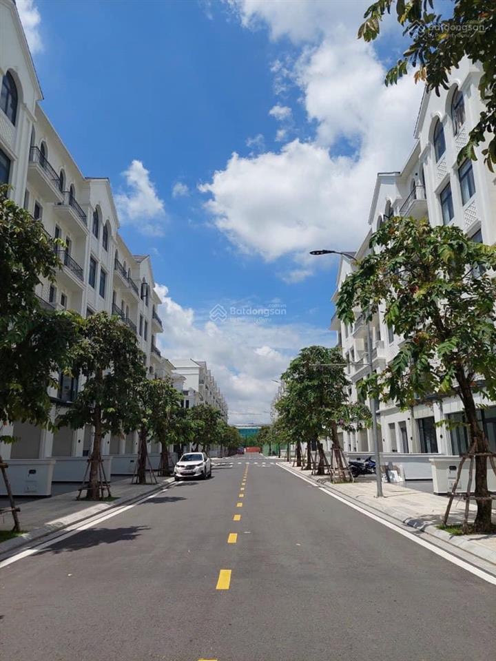Chính chủ kẹt bán gấp nhà phố manhattan glory 144m2 ngang 8m rẻ nhất chỉ 22 tỷ.  0912 381 ***