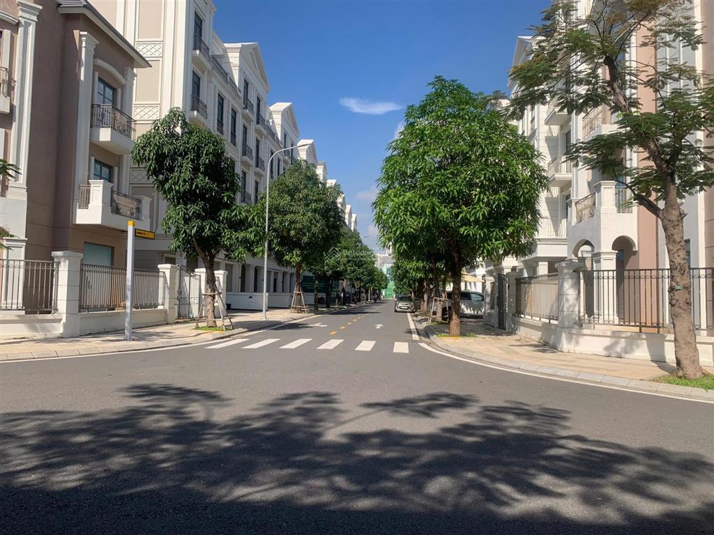 Bán biệt thự song lập sen súng rẻ đẹp nhất dự án manhattan glory 250m2, giá 36,5 tỷ.  0912 381 ***