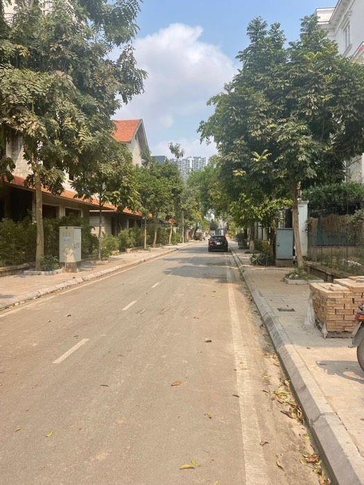Bán biệt thự Bảo Sơn, DT 210m2, xây 3.5 tầng, MT 10m, giá nhỉnh 29.9 tỷ