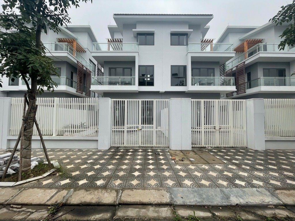 Bán gấp biệt thự Xuân Phương Tasco, DT 152m2, đường đôi gần hồ, giá 29.X tỷ