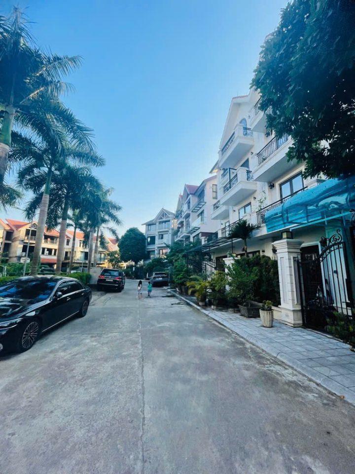 Bán gấp liền kề Đỗ Đức Dục, Mễ Trì, 123m2, đối diện KS Mariott, 2 thoáng, giá chỉ 38.5 tỷ