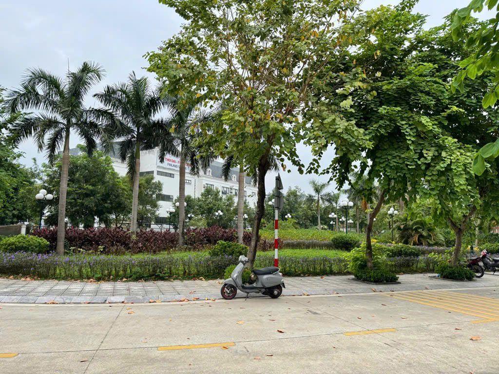 Hiếm! Bán BT hoa hậu 240m2 khu B Geleximco, view vườn hoa, giá đầu tư nhỉnh 33 tỷ