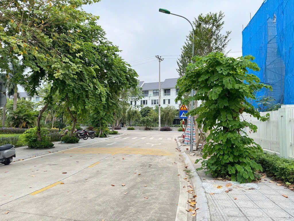 Hiếm! Bán BT hoa hậu 240m2 khu B Geleximco, view vườn hoa, giá đầu tư nhỉnh 33 tỷ