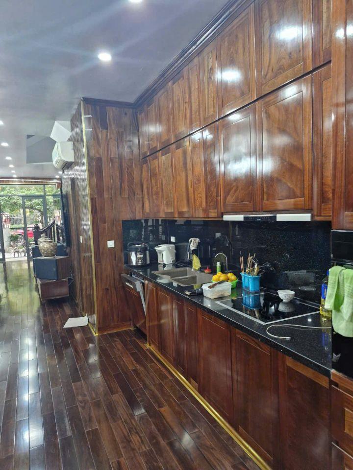 Bán biệt thự mặt hồ Vinhomes Thăng Long, 200m2 full đồ xịn xò, giá nhỉnh 43 tỷ