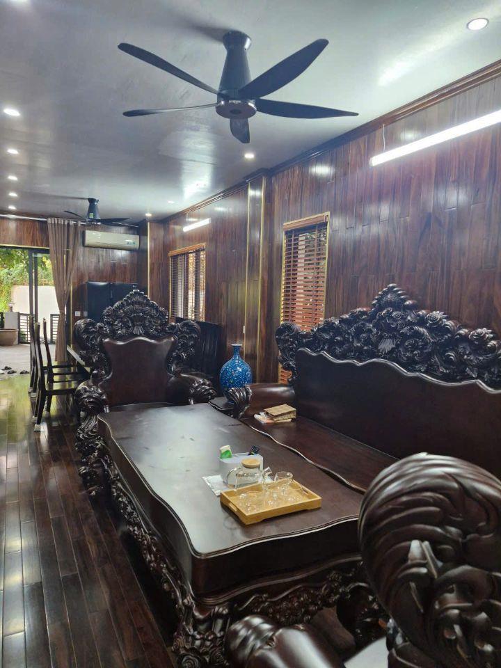 Bán biệt thự mặt hồ Vinhomes Thăng Long, 200m2 full đồ xịn xò, giá nhỉnh 43 tỷ