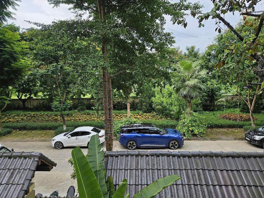 Bán gấp liền kề 120m2 khu A Geleximco, nội thất cao cấp, view vườn hoa, giá chỉ 24.x tỷ