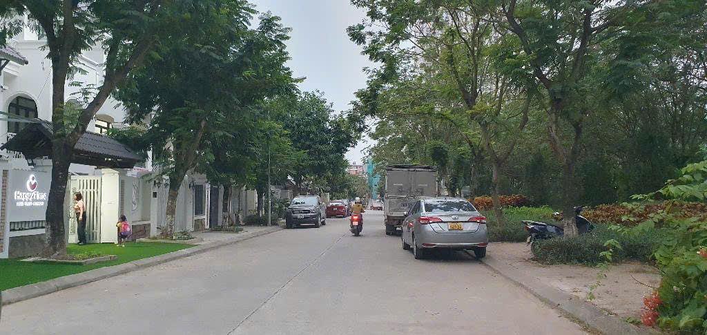 Bán gấp liền kề 120m2 khu A Geleximco, nội thất cao cấp, view vườn hoa, giá chỉ 24.x tỷ